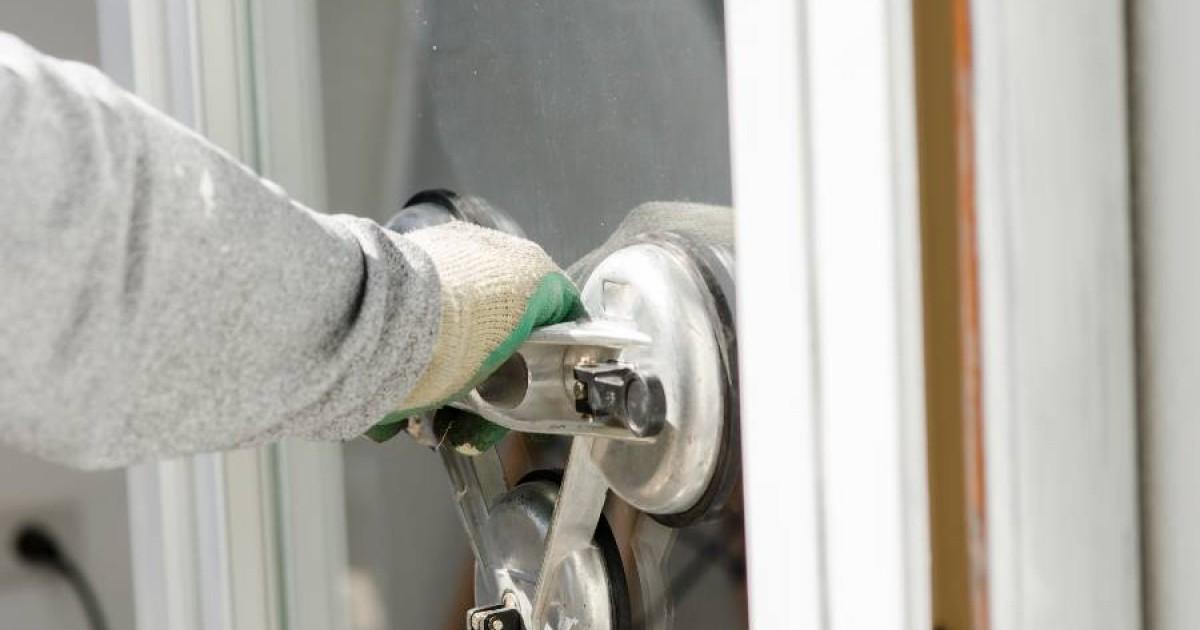 Voor het vernieuwen van glas in huis, schakelt u de ervaren glaszetters van Glaspunt B.V. in.